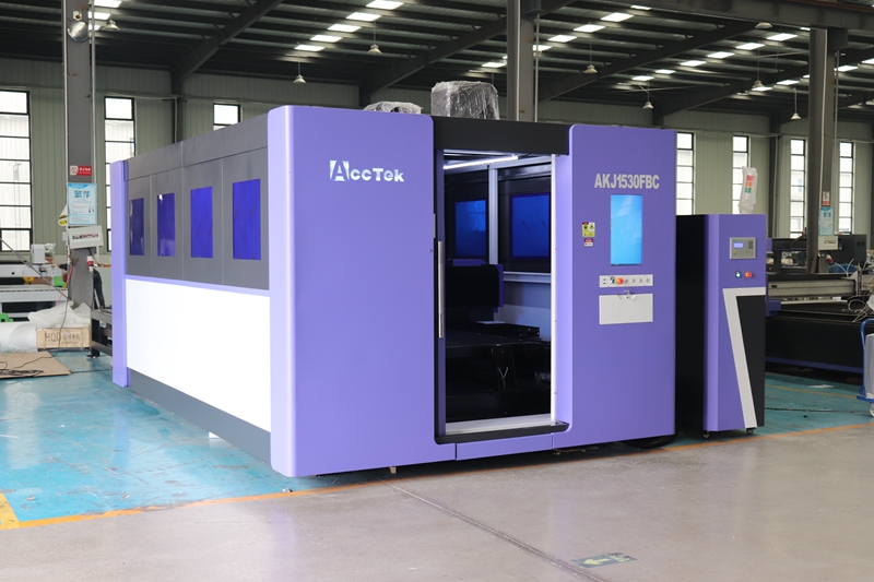 Macchina per il taglio di meta - Industrial Fiber Laser Cutting Machine recensione e prezzo